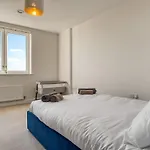 Modern Charming 2 Bed Flat With Amazing Views