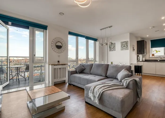 Modern Charming 2 Bed Flat With Amazing Views
